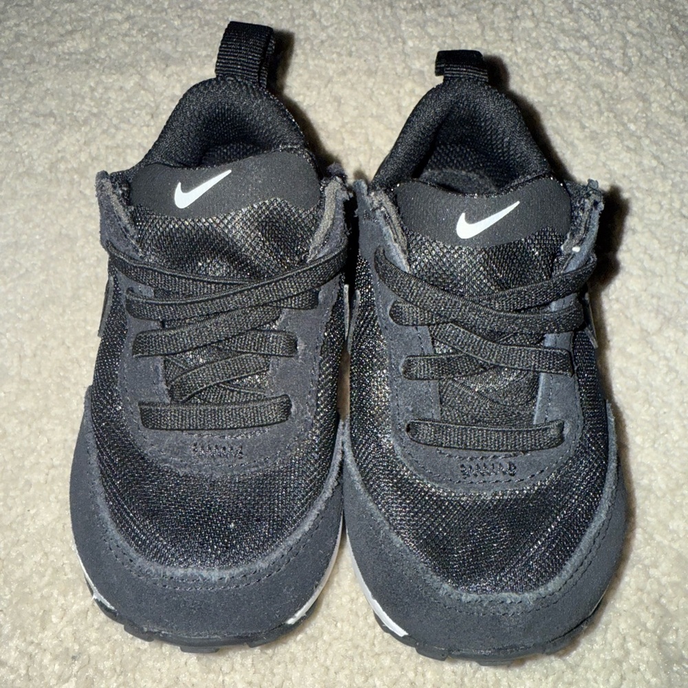 Black Nike Shoes